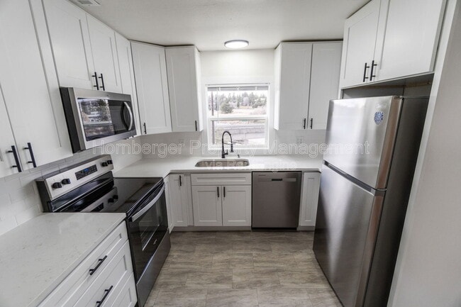 Building Photo - 1909 S Garden Springs Rd