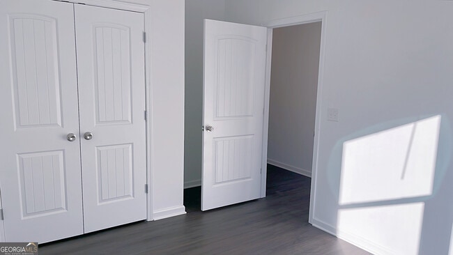 Building Photo - 15 Sandstone Dr