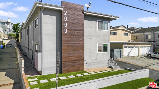 Building Photo - 2009 Carnegie Ln