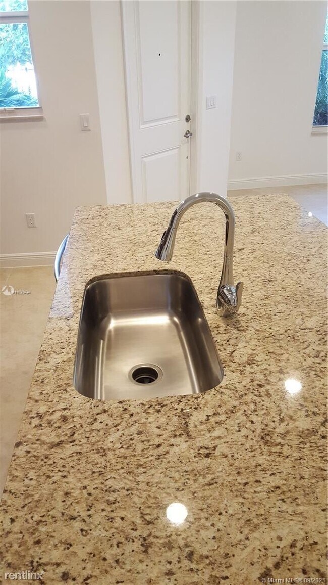 Building Photo - 3 br, 2.5 bath Townhome - 12453 NW 17th Mnr