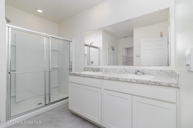 Building Photo - 975 Remington Green Dr SE
