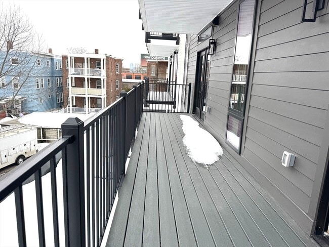 Building Photo - 100 Lincoln St