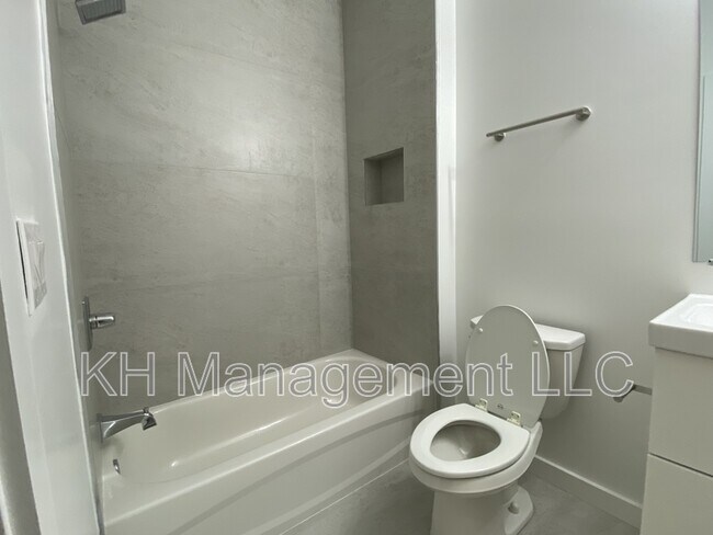 Building Photo - 976 N 45th St