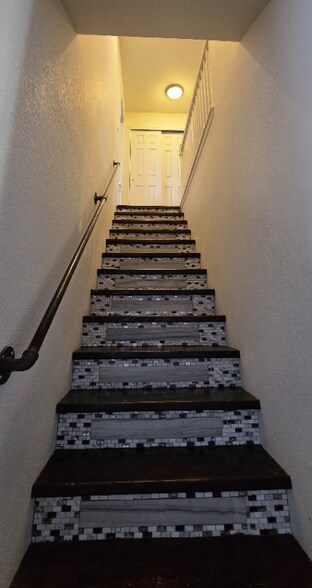 Building Photo - 721 Waterglen Dr