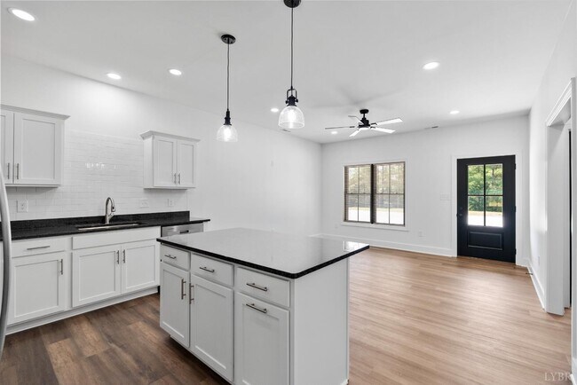 Building Photo - 45 Savage Dr