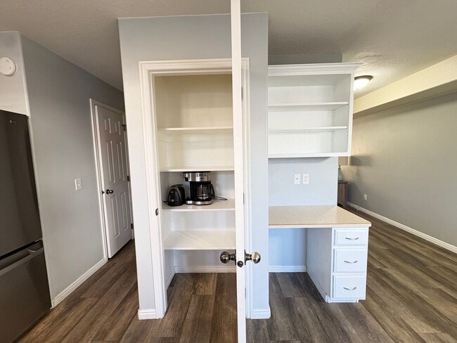 Building Photo - Furnished Housing
