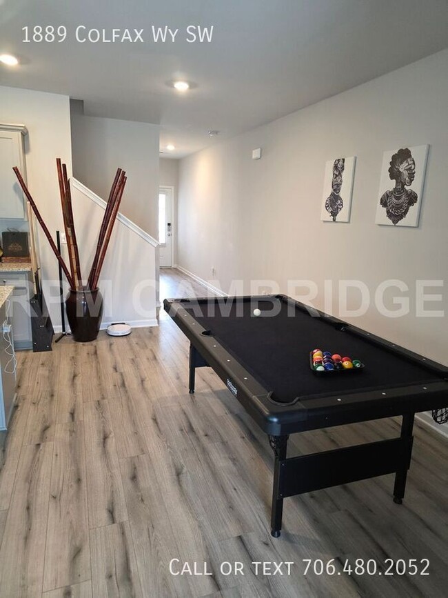 Building Photo - For Rent: Stunning 3-Bed, 3-Bath Townhome ...