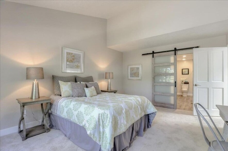 Building Photo - 218 Altura Vista