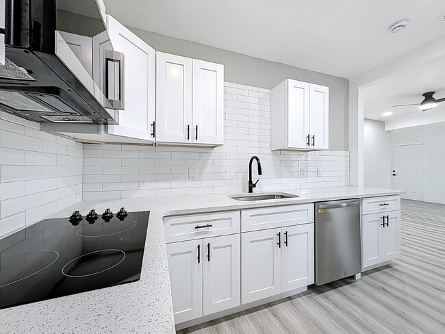 Building Photo - 303 W Valencia St