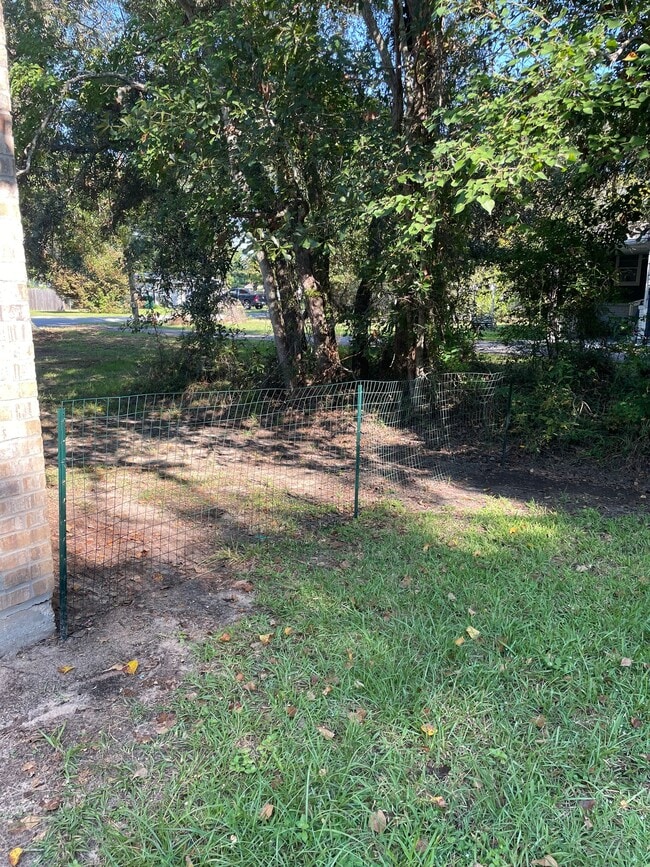 Building Photo - 321 Seal Ave