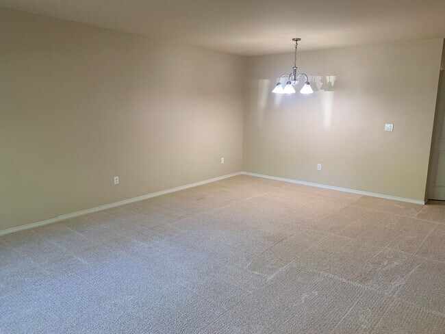 Building Photo - 3 Bedroom Poulsbo Home!