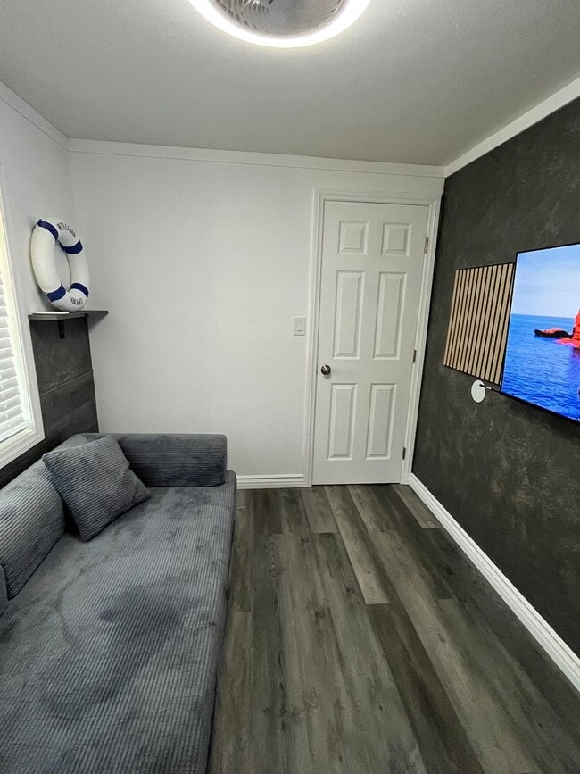 Building Photo - 3bdr 2 bth with a Bonus Room in Spring Val...