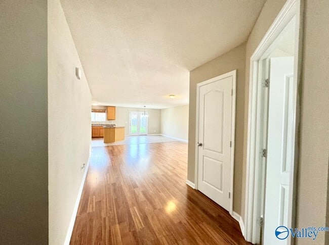 Building Photo - 142 Vancouver Rd