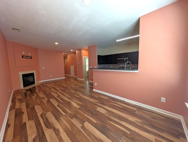 Building Photo - Charming, 2 Story End Unit Townhouse located in the Glenlea Park Community!