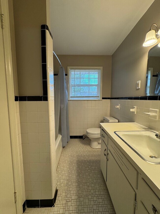 Building Photo - Private 3/2 Country House- $1,595