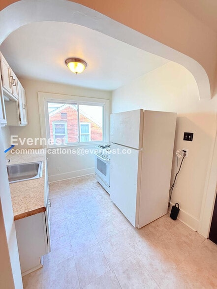 Building Photo - 9353 Kentucky St