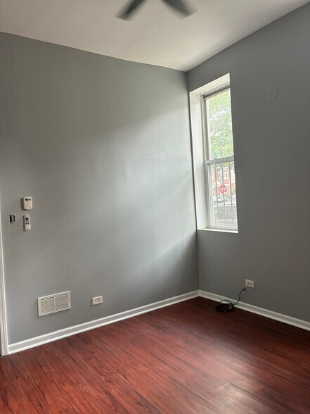 Building Photo - 2858 S Trumbull Ave