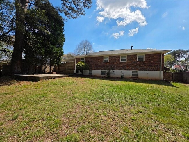 Building Photo - 652 Forest Ridge Dr SE