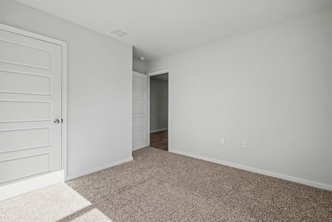 Building Photo - 4000 Cottage Farm Rd