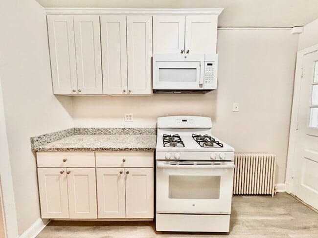 Building Photo - 4534 Avondale St