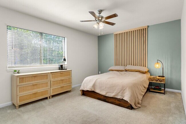 Building Photo - "Charming 2-Bed Townhouse in Fort Walton Beach"