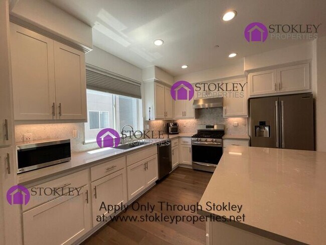 Building Photo - 1543 Longitude Dr