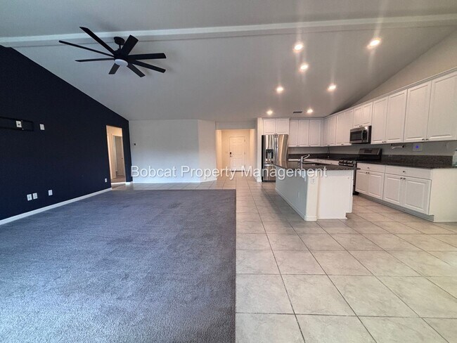 Building Photo - Large Home in Dayton with Mother In Law Quarters