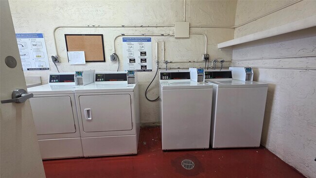 Building Photo - 253 S Cypress Rd