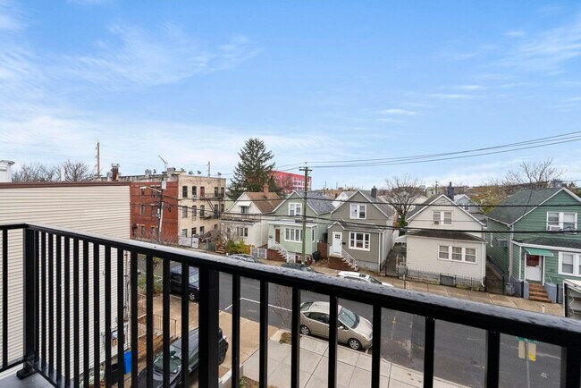 Building Photo - 41 E 16th St