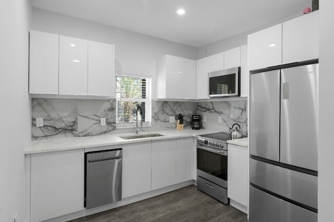 Building Photo - 927 S Howard Ave