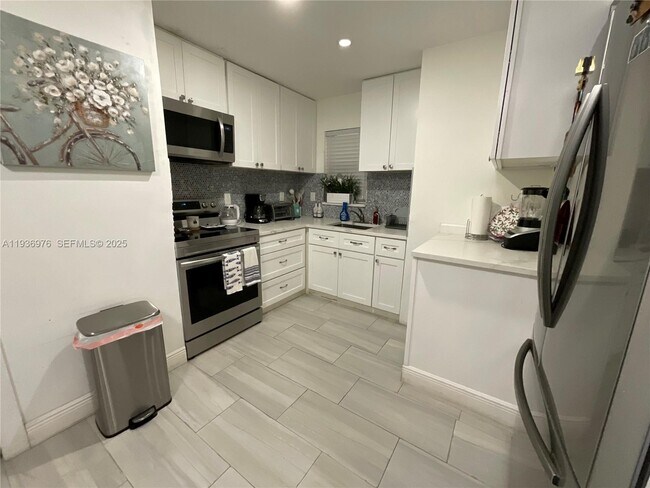 Building Photo - 820 NW 87th Ave