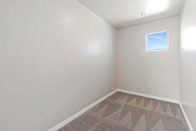 Building Photo - 1706 Honeycomb Dr