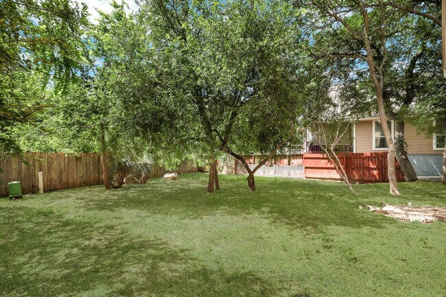 Building Photo - Beautiful 3 Bedroom 2 1/2 in trophy ridge