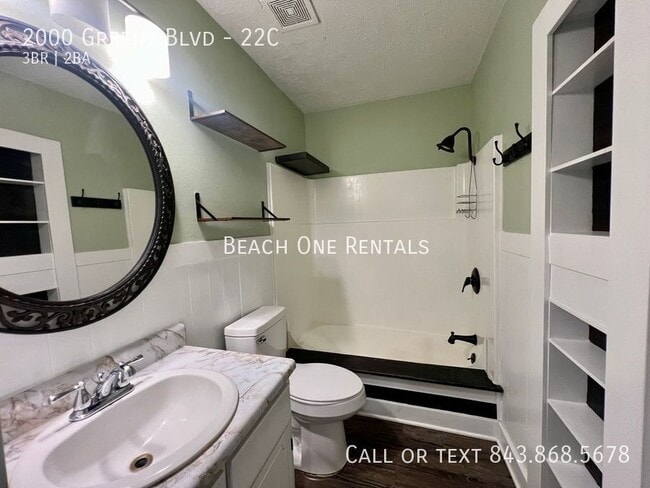 Building Photo - 2000 Greens Blvd