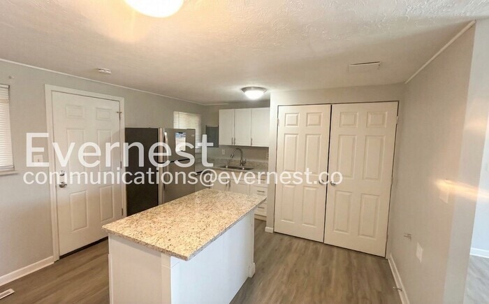 Building Photo - 1423 Marty Dr