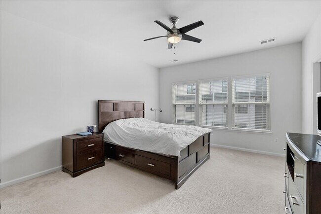 Building Photo - Stunning Luxury Townhome for Rent in Westmoore!