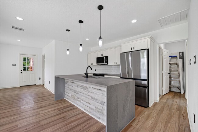Building Photo - 3701 Hutchins St