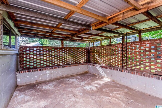 Building Photo - 1112 S Gale Dr