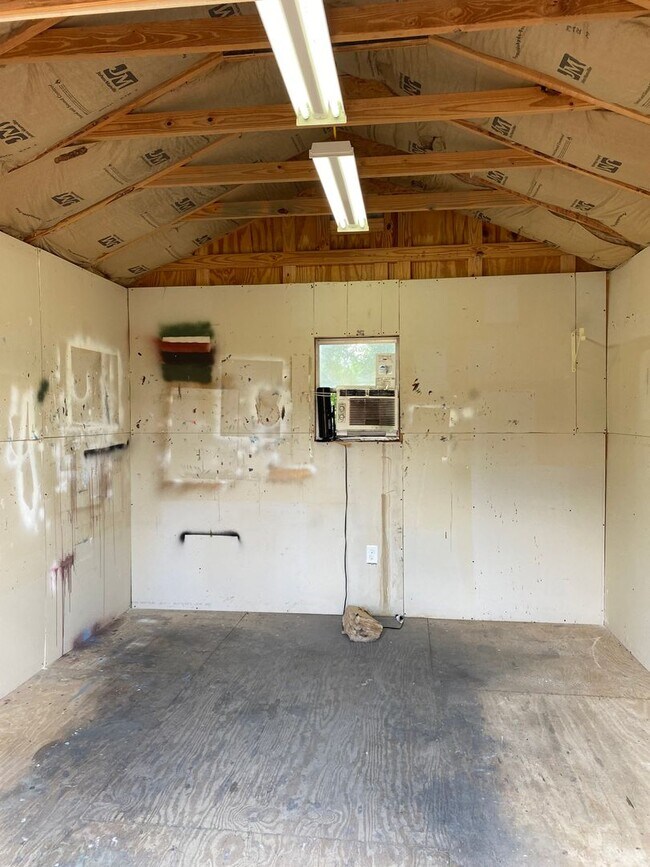 Building Photo - Desirable SW Rainbow Park Neighborhood 3/2...