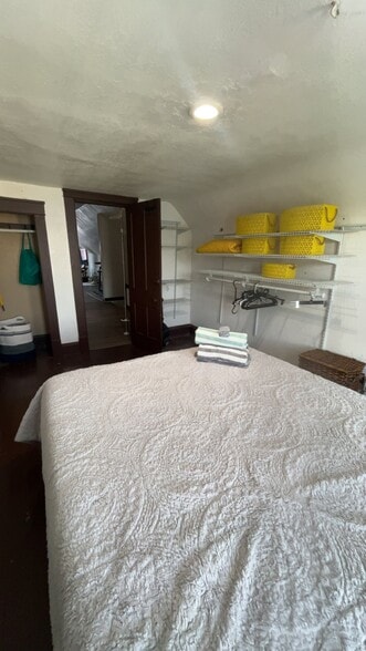 Building Photo - 3454 E 76th St