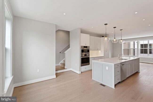 Building Photo - 203 Montgomery St