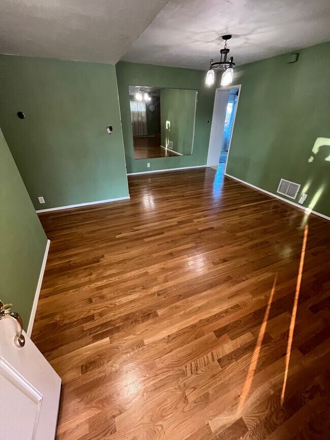 Building Photo - Cozy Home for rent in Tulare