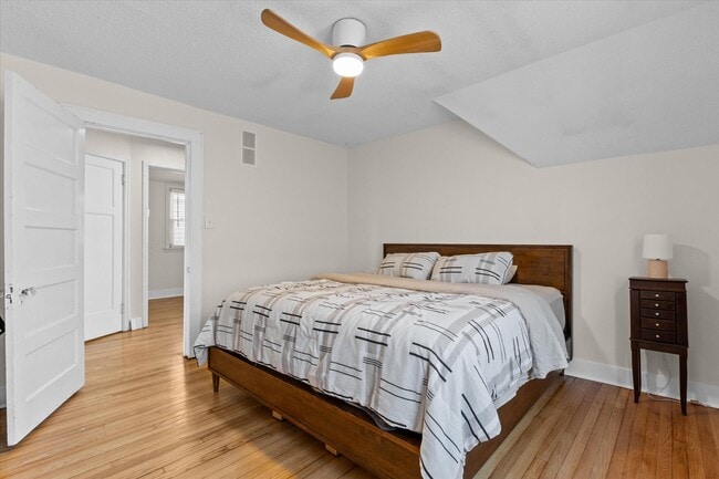 Building Photo - 311 E Rosedale Ave