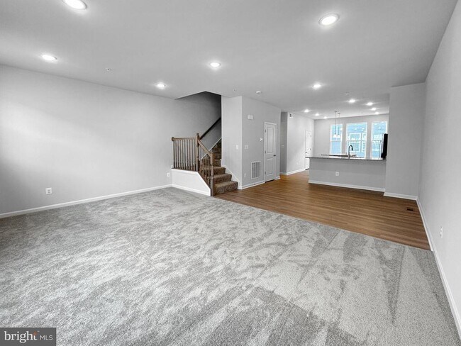 Building Photo - 2571 Hopton Ln