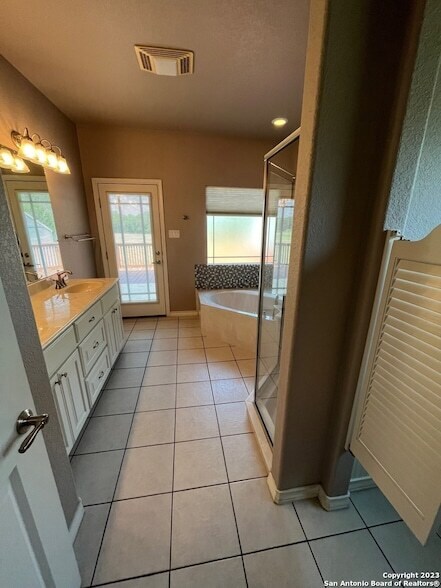 Building Photo - 1835 White Tail Ln