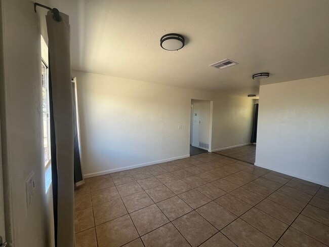 Building Photo - P027