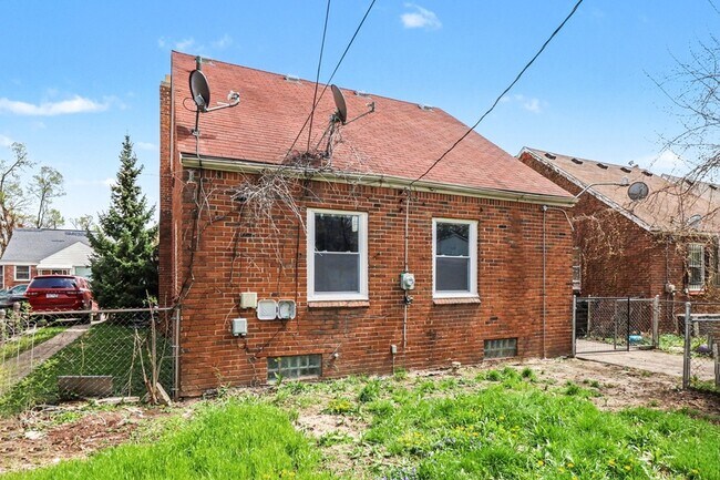 Building Photo - 16605 Freeland St