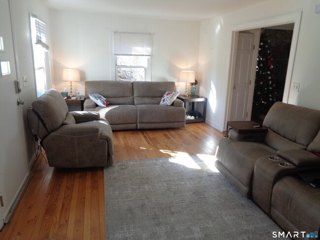 Building Photo - 77 Linden Ave