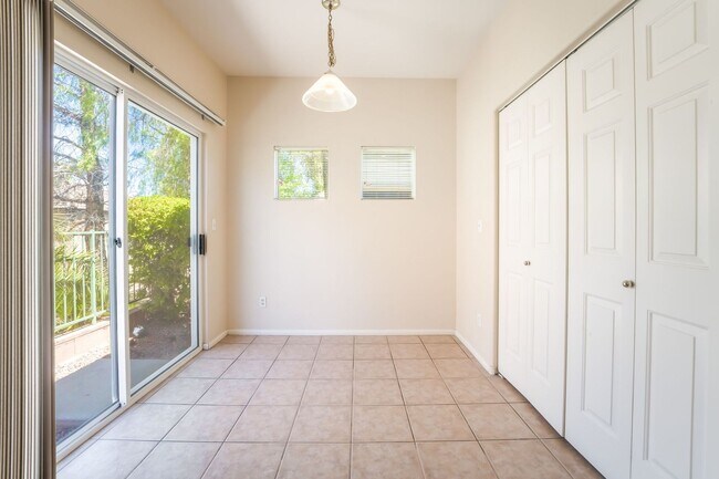 Building Photo - Beautiful Single Story Home with 3 Bedroom...