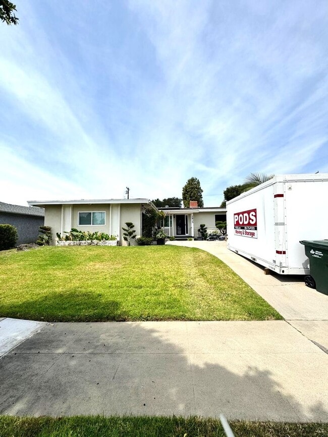 Building Photo - Rare 3 Bed Solar Home for Rent in Pomona Near Claremont & La Verne | Yard, Office, Garage